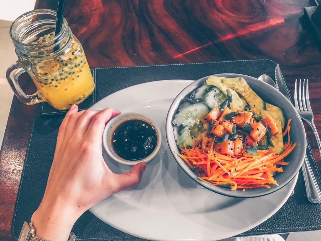 Menaka cafe poke bowl